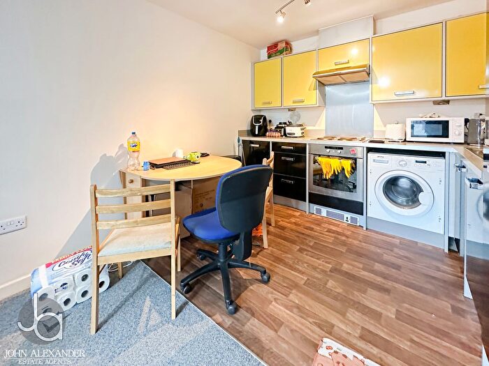 1 Bedroom Flat For Sale In Quayside Drive, Colchester, CO2