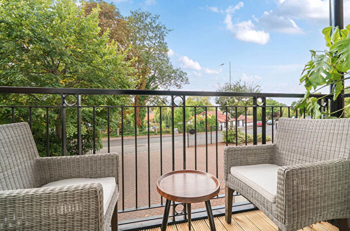 2 Bedroom Apartment For Sale In Weir Court, Thames Street, Weybridge, KT13