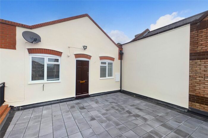 2 Bedroom Flat To Rent In Market Square, Biggleswade, Bedfordshire, SG18