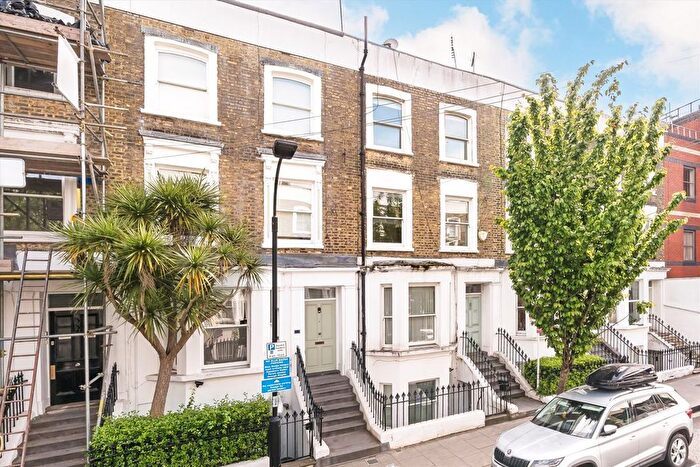 2 Bedroom Maisonette To Rent In Hopgood Street, Shepherds Bush, W12