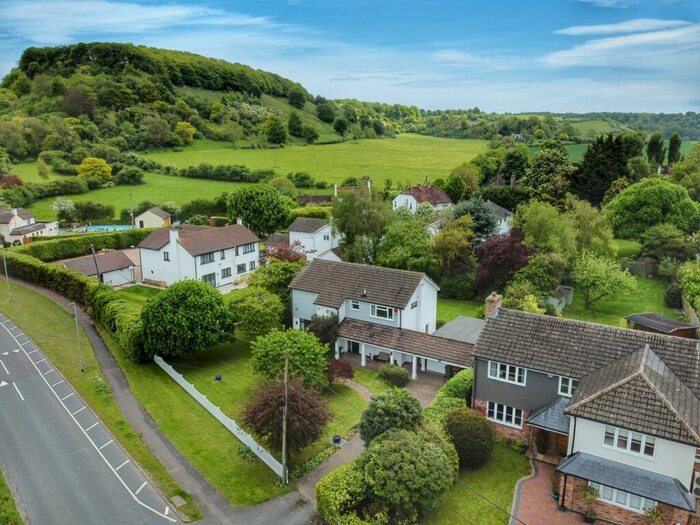 4 Bedroom Detached House For Sale In Harlington Road, Sharpenhoe, Bedfordshire, MK45