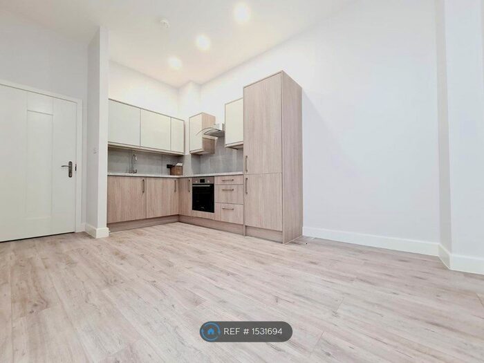 1 Bedroom Flat To Rent In Woodcote Road, Sutton, London, SM6