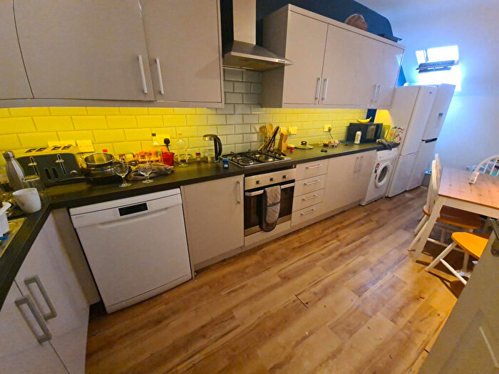 12 Bedroom House To Rent In Grosvenor Road, Leeds, LS6