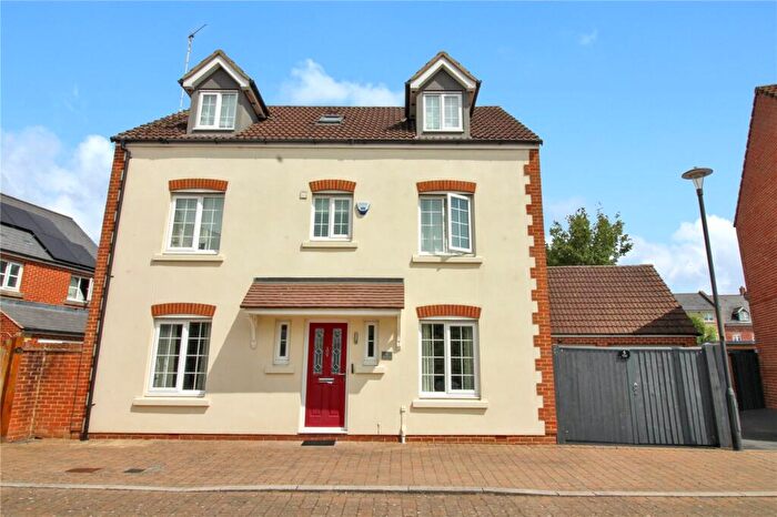 5 Bedroom Detached House For Sale In Apollo Close, Swindon, Wiltshire, SN25