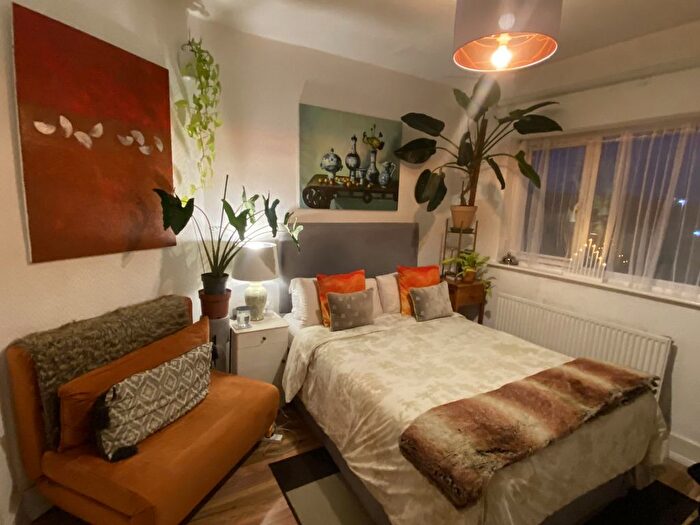 1 Bedroom Flat To Rent In Woodstock Avenue, Golders Green, NW11