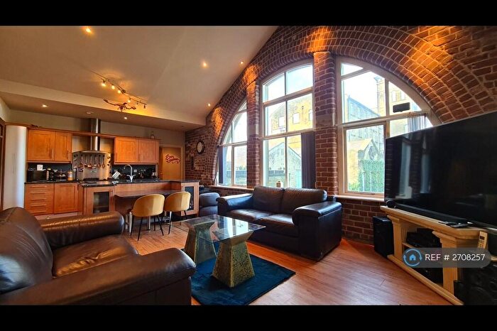 2 Bedroom Flat To Rent In Gladstone's Corner, Huddersfield, HD3