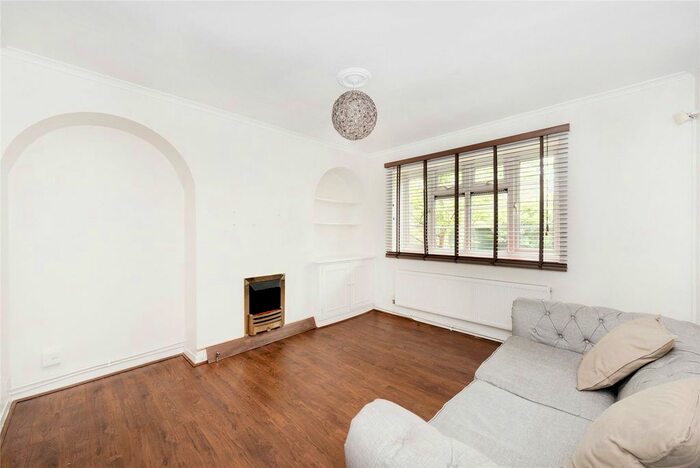 1 Bedroom Flat To Rent In St. Columbs House, - Blagrove Road, London, W10