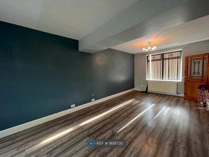 3 Bedroom Semi-Detached House To Rent In Manor Road, Manchester, M43