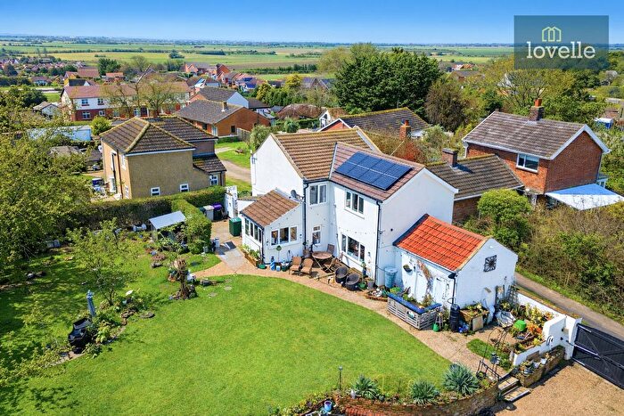 3 Bedroom Detached House For Sale In The Hill, Saltfleet, LN11