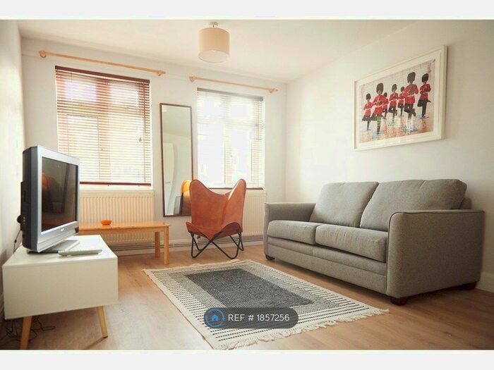 1 Bedroom Flat To Rent In Totteridge Lane, London, N20