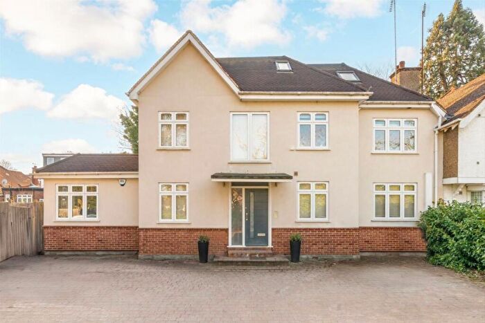 2 Bedroom Flat For Sale In The Drive, Finchley, N3
