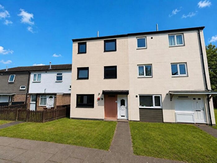 5 Bedroom Town House For Sale In Waterpump Court, Thorplands, Northampton, NN3