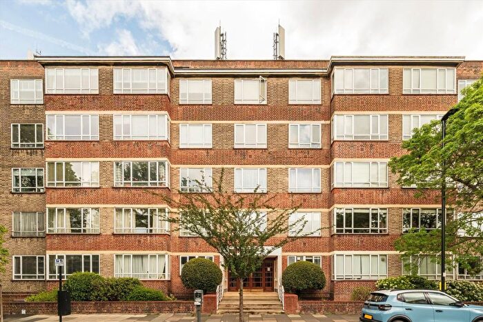 2 Bedroom Flat To Rent In The Avenue, Chiswick, W4