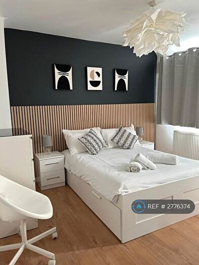 2 Bedroom Maisonette To Rent In Worsley Bridge Road, London, SE26