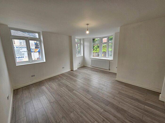 2 Bedroom Flat To Rent In Old Bedford Road, Luton, LU2