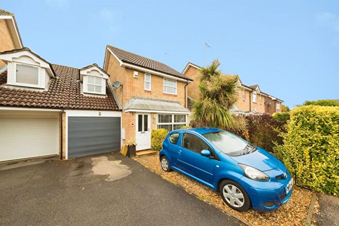 3 Bedroom Semi-Detached House For Sale In Wheeler Road, Maidenbower, Crawley, RH10