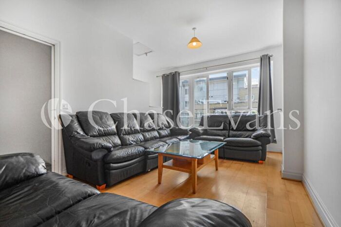 4 Bedroom Terraced House To Rent In St David's Square, Lockes Wharf, Docklands, E14
