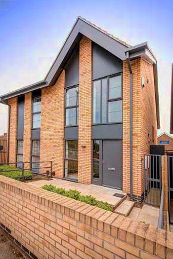 3 Bedroom Semi-Detached House To Rent In Parkway, Chellaston, DE73