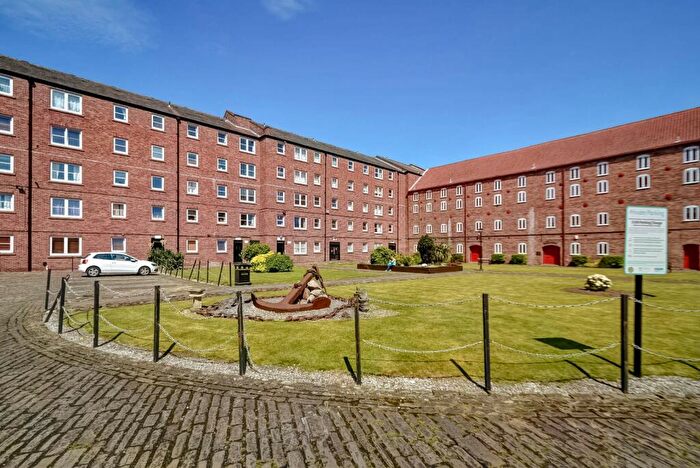 1 Bedroom Flat To Rent In Phoenix House, High Street, Hull, East Yorkshire, HU1