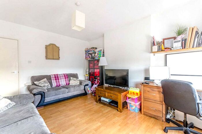 4 Bedroom Property To Rent In Beaulieu Drive, Pinner, HA5