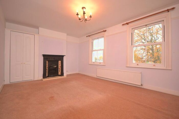 3 Bedroom Property To Rent In London Road, Wokingham, RG40