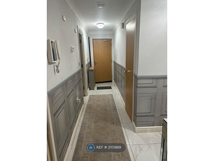 2 Bedroom Flat To Rent In Regency Court, Dudley, DY1