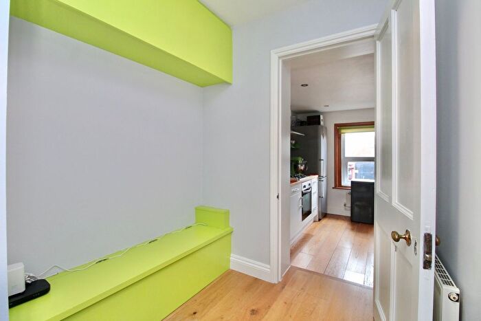 1 Bedroom Flat For Sale In South Street, Pennington, Lymington, SO41