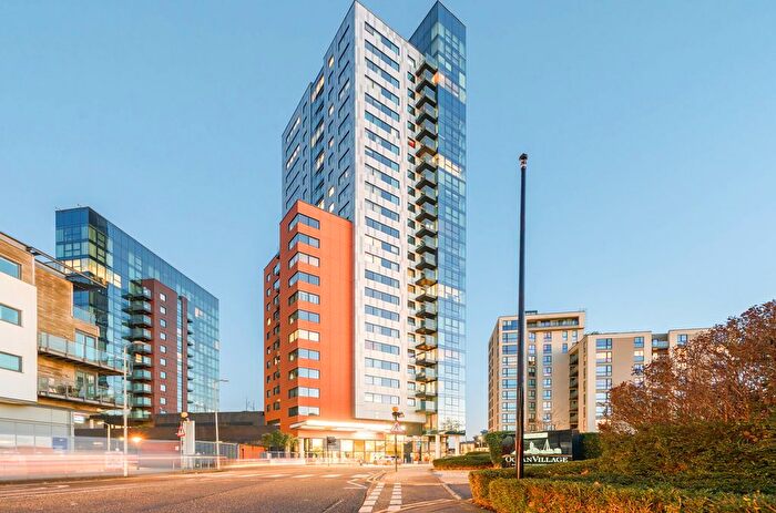 2 Bedroom Flat To Rent In Admirals Quay, Ocean Way, Southampton, Hampshire, SO14