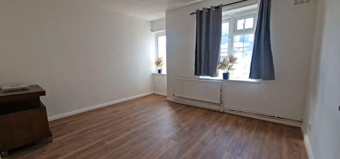 2 Bedroom Flat To Rent In Newport Avenue, London, E13