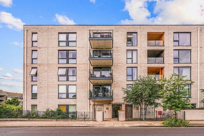 2 Bedroom Flat To Rent In Barrington Road, London, SW9