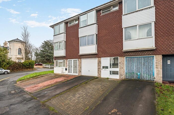 4 Bedroom Detached House For Sale In Willow Drive, Bracknell, Berkshire, RG12