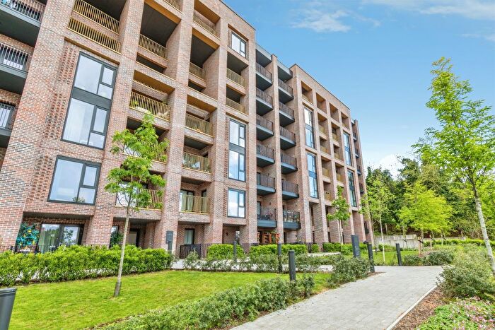 1 Bedroom Flat For Sale In Whiffens Avenue, Chatham, ME4