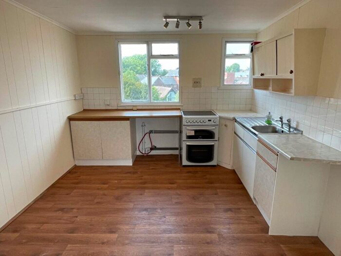 1 Bedroom Flat To Rent In West Street, Blandford Forum, DT11