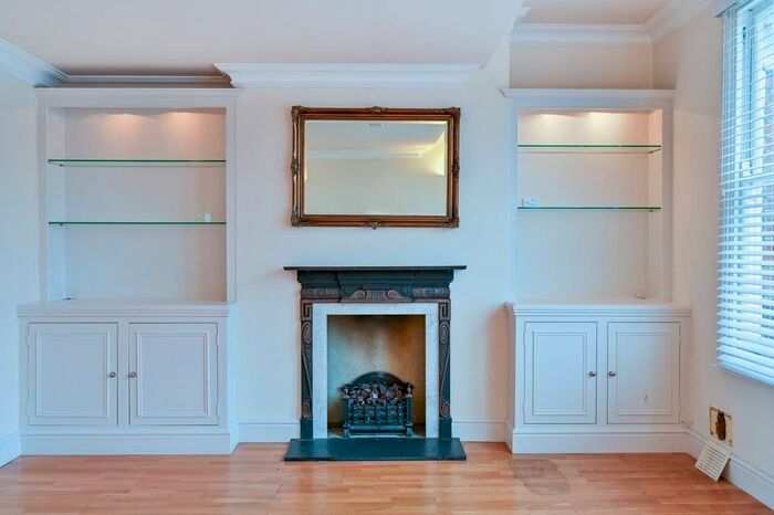 2 Bedroom Flat For Sale In Felsham Road, West Putney, London, SW15