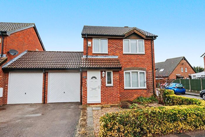 3 Bedroom Link Detached House For Sale In Elgar Drive, Shefford, SG17