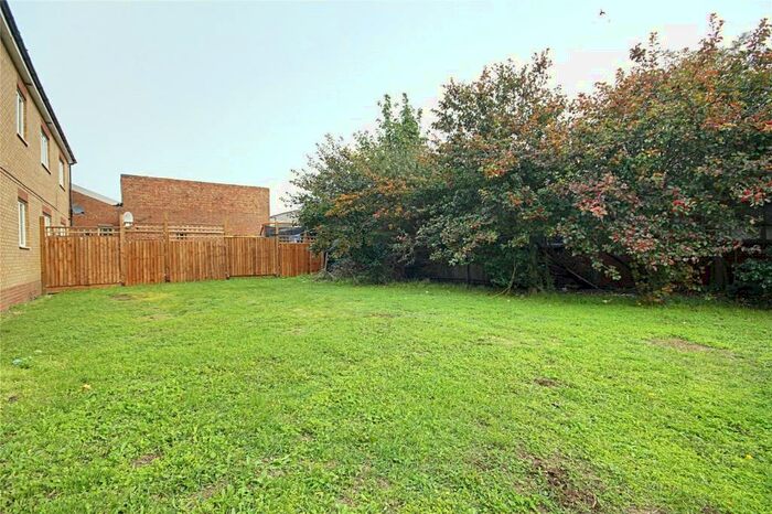 2 Bedroom Flat To Rent In Rossmore Close, Enfield, EN3