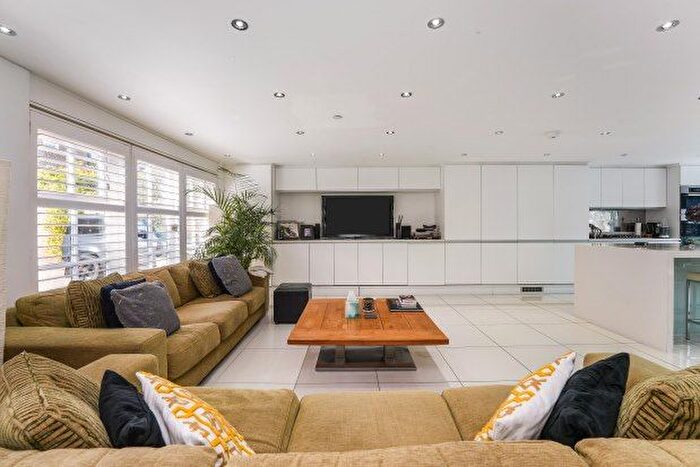 4 Bedroom End Of Terrace House To Rent In Kew Foot Road, Richmond, TW9