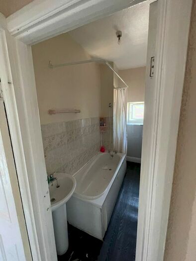 3 Bedroom End Of Terrace House To Rent In Moudsley Street, Bradford, BD3