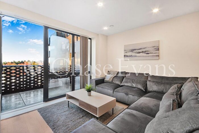 2 Bedroom Flat To Rent In Hanwell Square, Middle Road, Hanwell, London, W7