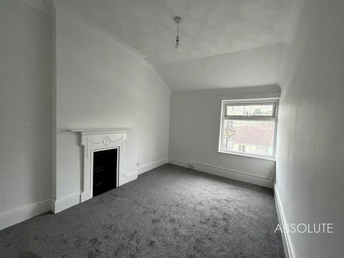 2 Bedroom Flat To Rent In Hill Park Road, Torquay, TQ1