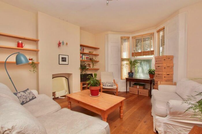 2 Bedroom Ground Flat To Rent In Victoria Road, Stroud Green, London, N4