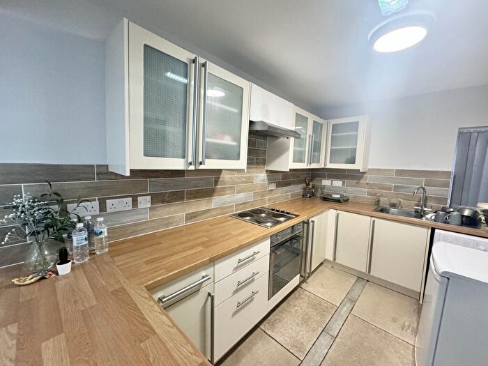 4 Bedroom Apartment To Rent In Willoughby Street, Near Northern General, S4