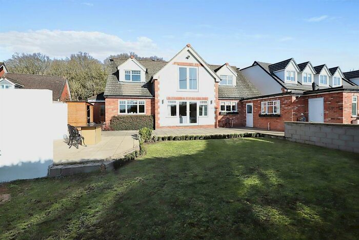 4 Bedroom Detached Bungalow For Sale In Worcester Road, Titton, Stourport-On-Severn, DY13