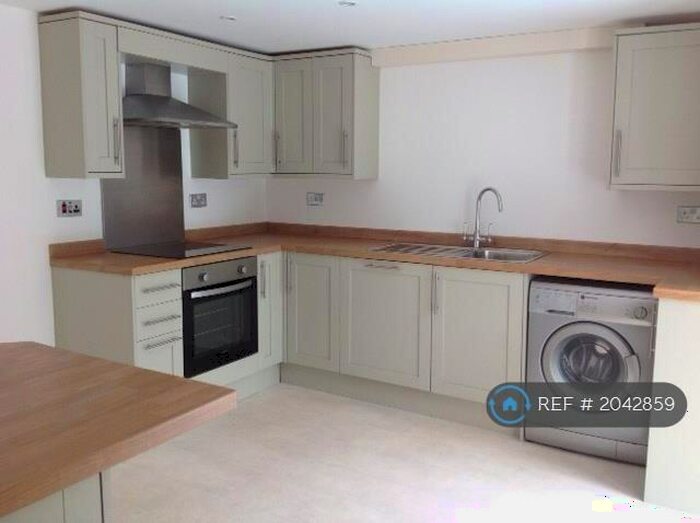 3 Bedroom Terraced House To Rent In Ingham Lane, Halifax, HX2