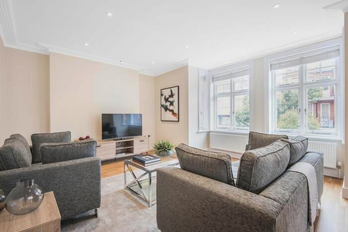 3 Bedroom Flat To Rent In Hamlet Gardens, Hammersmith, W6