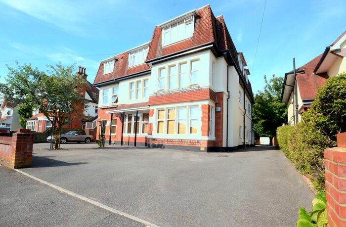 2 Bedroom Flat To Rent In Queens Park Gardens, Bournemouth, BH8