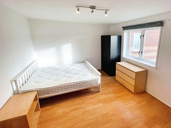 2 Bedroom Flat To Rent In Calico Close, Trinity Riverside, Salford, M3