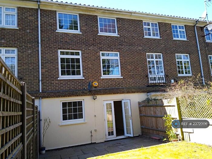 4 Bedroom Terraced House To Rent In Paul Gardens, Croydon, CR0