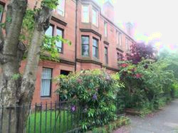 3 Bedroom Flat To Rent In Lawrence Street Flat / At, G11