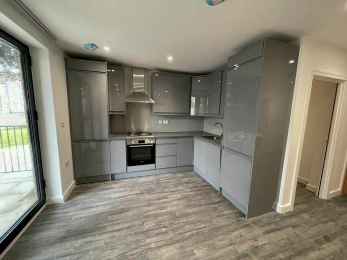 2 Bedroom Flat To Rent In Western Road, Southall, UB2